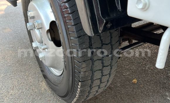 Nunua Ilio tumika Toyota Dyna Nyeupe Gari ndani ya Maputo nchini Maputo Nunua Ilio tumika Toyota Dyna Nyeupe Gari ndani ya Maputo nchini Maputo