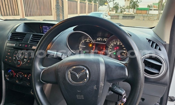 Nunua Ilio tumika Mazda BT-50 Nyeupe Gari ndani ya Maputo nchini Maputo Nunua Ilio tumika Mazda BT-50 Nyeupe Gari ndani ya Maputo nchini Maputo