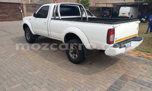 Nunua Ilio tumika Nissan Hardbody Nyeupe Gari ndani ya Maputo nchini Maputo Nunua Ilio tumika Nissan Hardbody Nyeupe Gari ndani ya Maputo nchini Maputo