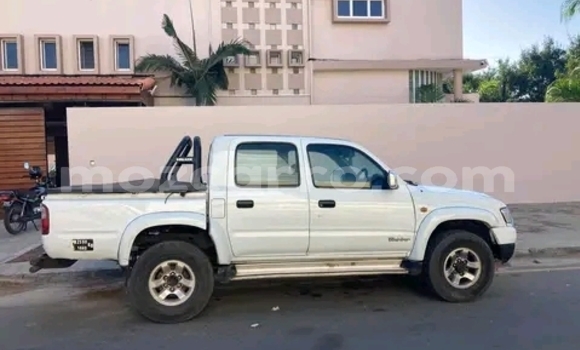 Comprar Usado Toyota Hilux Branco Carro em Maputo em Maputo