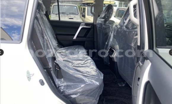 Nunua Ilio tumika Toyota Land Cruiser Prado Beige Gari ndani ya Maputo nchini Maputo Nunua Ilio tumika Toyota Land Cruiser Prado Beige Gari ndani ya Maputo nchini Maputo