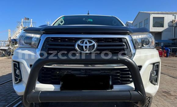 Buy Used Toyota Hiluxe Revo White Car in Maputo in Maputo Buy Used Toyota Hiluxe Revo White Car in Maputo in Maputo