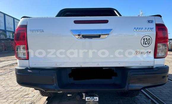 Buy Used Toyota Hiluxe Revo White Car in Maputo in Maputo Buy Used Toyota Hiluxe Revo White Car in Maputo in Maputo