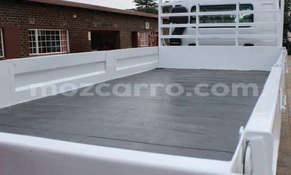 Buy Used Nissan UD White Truck in Maputo in Maputo Buy Used Nissan UD White Truck in Maputo in Maputo