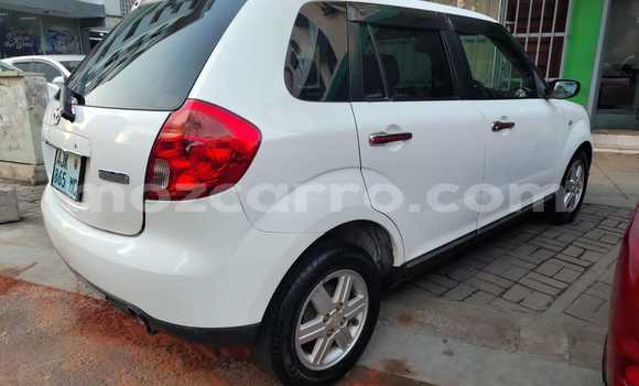 Comprar Usado Mazda Verisa Branco Carro em Maputo em Maputo