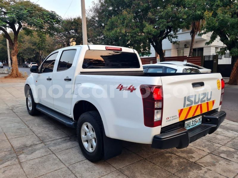 Big with watermark isuzu d max maputo maputo 18020