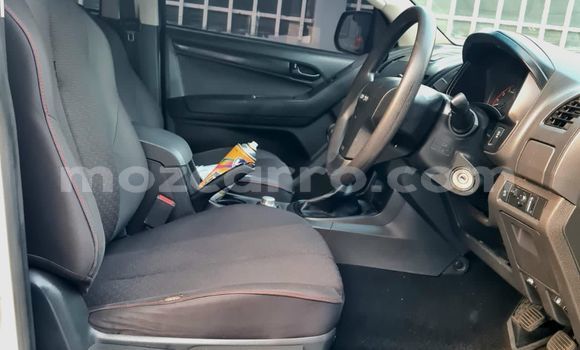 Buy Used Isuzu D-MAX White Car in Maputo in Maputo Buy Used Isuzu D-MAX White Car in Maputo in Maputo