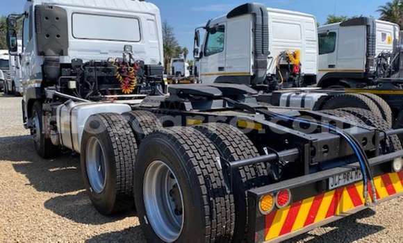 Comprar Usado Nissan UD Branco Caminhão em Maputo em Maputo Comprar Usado Nissan UD Branco Caminhão em Maputo em Maputo