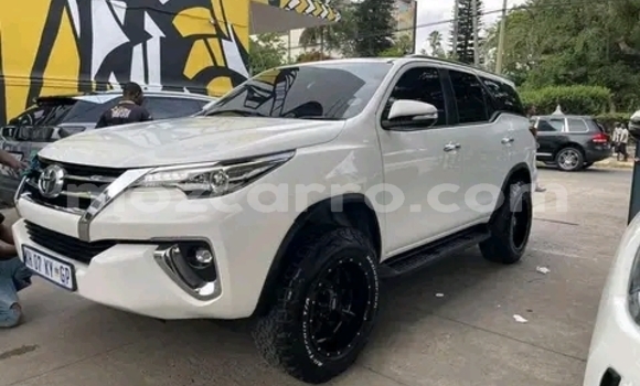 Tenga Tsaru Toyota Fortuner Chena Mota in Maputo in Maputo