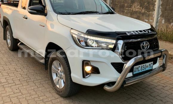 Comprar Usado Toyota Hiluxe Revo Branco Carro em Maputo em Maputo