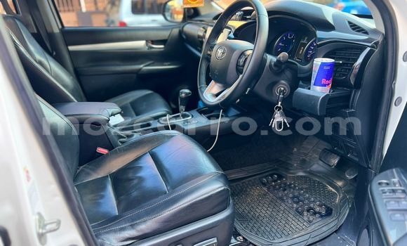 Comprar Usado Toyota Hiluxe Revo Branco Carro em Maputo em Maputo Comprar Usado Toyota Hiluxe Revo Branco Carro em Maputo em Maputo