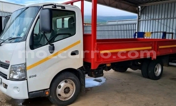 Nunua Ilio tumika Toyota Dyna Nyeupe Gari ndani ya Maputo nchini Maputo