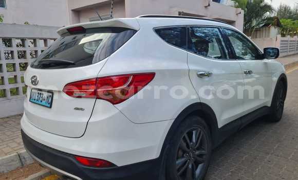 Buy Used Hyundai Santa Fe White Car in Maputo in Maputo Buy Used Hyundai Santa Fe White Car in Maputo in Maputo