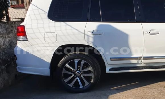 Comprar Usado Toyota Land Cruiser Branco Carro em Maputo em Maputo Comprar Usado Toyota Land Cruiser Branco Carro em Maputo em Maputo