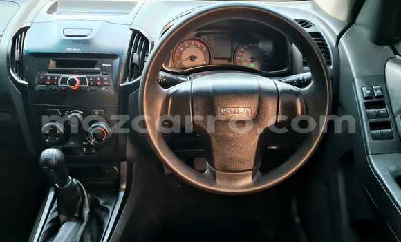 Nunua Ilio tumika Isuzu D-MAX Nyeupe Gari ndani ya Maputo nchini Maputo Nunua Ilio tumika Isuzu D-MAX Nyeupe Gari ndani ya Maputo nchini Maputo