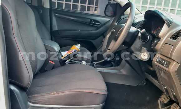 Nunua Ilio tumika Isuzu D-MAX Nyeupe Gari ndani ya Maputo nchini Maputo Nunua Ilio tumika Isuzu D-MAX Nyeupe Gari ndani ya Maputo nchini Maputo
