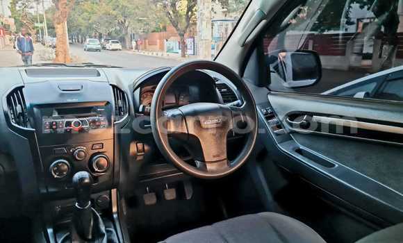 Nunua Ilio tumika Isuzu D-MAX Nyeupe Gari ndani ya Maputo nchini Maputo Nunua Ilio tumika Isuzu D-MAX Nyeupe Gari ndani ya Maputo nchini Maputo