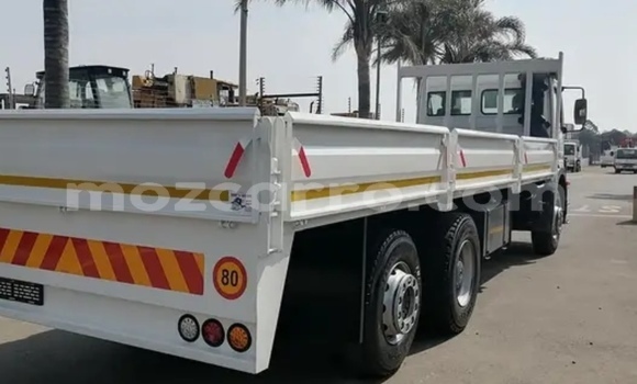 Comprar Usado Mercedes‒Benz Truck Branco Caminhão em Maputo em Maputo Comprar Usado Mercedes‒Benz Truck Branco Caminhão em Maputo em Maputo