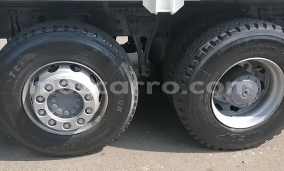 Comprar Usado Mercedes‒Benz Truck Branco Caminhão em Maputo em Maputo Comprar Usado Mercedes‒Benz Truck Branco Caminhão em Maputo em Maputo