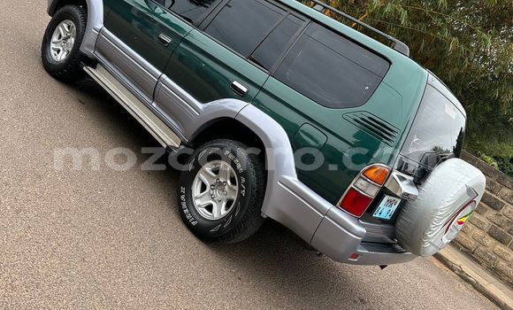 Nunua Ilio tumika Toyota Land Cruiser Prado Kijani Gari ndani ya Maputo nchini Maputo Nunua Ilio tumika Toyota Land Cruiser Prado Kijani Gari ndani ya Maputo nchini Maputo