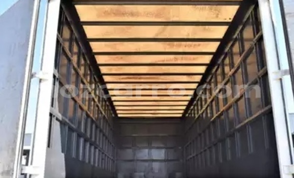 Comprar Usado Nissan UD Branco Caminhão em Maputo em Maputo Comprar Usado Nissan UD Branco Caminhão em Maputo em Maputo