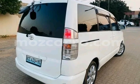 Buy Used Toyota Voxy White Car in Maputo in Maputo Buy Used Toyota Voxy White Car in Maputo in Maputo