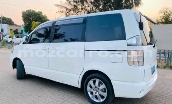 Buy Used Toyota Voxy White Car in Maputo in Maputo Buy Used Toyota Voxy White Car in Maputo in Maputo