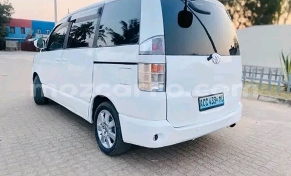 Buy Used Toyota Voxy White Car in Maputo in Maputo Buy Used Toyota Voxy White Car in Maputo in Maputo