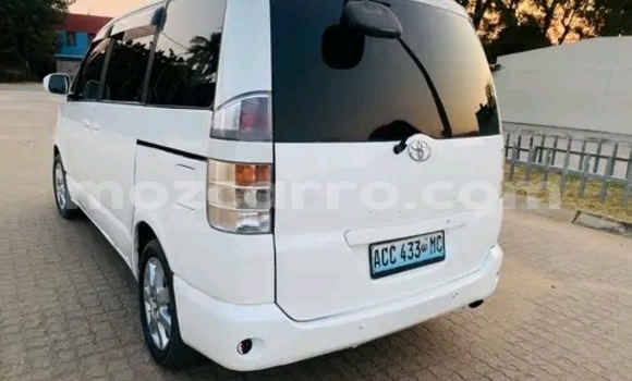 Buy Used Toyota Voxy White Car in Maputo in Maputo Buy Used Toyota Voxy White Car in Maputo in Maputo