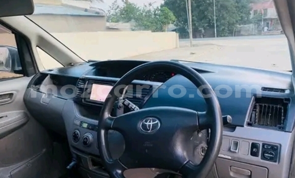 Buy Used Toyota Voxy White Car in Maputo in Maputo Buy Used Toyota Voxy White Car in Maputo in Maputo