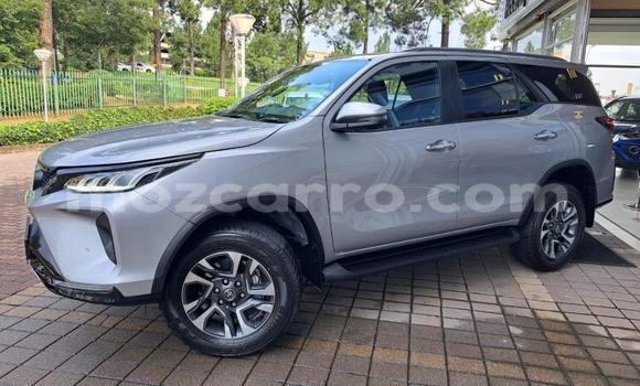 Nunua Ilio tumika Toyota Fortuner Fedha Gari ndani ya Maputo nchini Maputo Nunua Ilio tumika Toyota Fortuner Fedha Gari ndani ya Maputo nchini Maputo