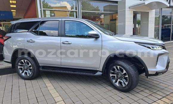 Nunua Ilio tumika Toyota Fortuner Fedha Gari ndani ya Maputo nchini Maputo Nunua Ilio tumika Toyota Fortuner Fedha Gari ndani ya Maputo nchini Maputo