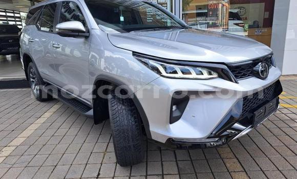 Nunua Ilio tumika Toyota Fortuner Fedha Gari ndani ya Maputo nchini Maputo Nunua Ilio tumika Toyota Fortuner Fedha Gari ndani ya Maputo nchini Maputo