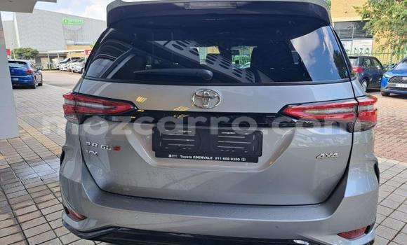 Nunua Ilio tumika Toyota Fortuner Fedha Gari ndani ya Maputo nchini Maputo Nunua Ilio tumika Toyota Fortuner Fedha Gari ndani ya Maputo nchini Maputo