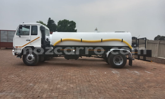 Nunua Ilio tumika Nissan UD Nyeupe Lori ndani ya Maputo nchini Maputo Nunua Ilio tumika Nissan UD Nyeupe Lori ndani ya Maputo nchini Maputo