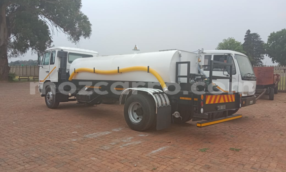 Nunua Ilio tumika Nissan UD Nyeupe Lori ndani ya Maputo nchini Maputo Nunua Ilio tumika Nissan UD Nyeupe Lori ndani ya Maputo nchini Maputo