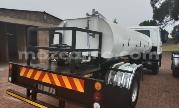 Nunua Ilio tumika Nissan UD Nyeupe Lori ndani ya Maputo nchini Maputo Nunua Ilio tumika Nissan UD Nyeupe Lori ndani ya Maputo nchini Maputo