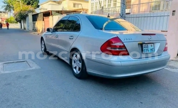 Comprar Usado Mercedes-Benz E200 De outros Carro em Maputo em Maputo