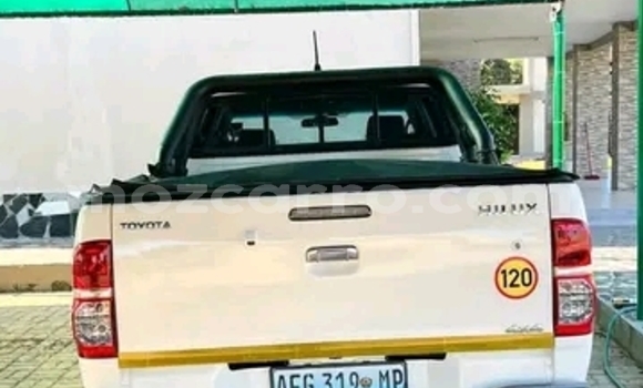 Nunua Ilio tumika Toyota Hilux Nyeupe Gari ndani ya Maputo nchini Maputo Nunua Ilio tumika Toyota Hilux Nyeupe Gari ndani ya Maputo nchini Maputo