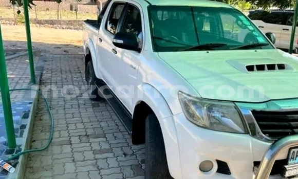 Nunua Ilio tumika Toyota Hilux Nyeupe Gari ndani ya Maputo nchini Maputo Nunua Ilio tumika Toyota Hilux Nyeupe Gari ndani ya Maputo nchini Maputo