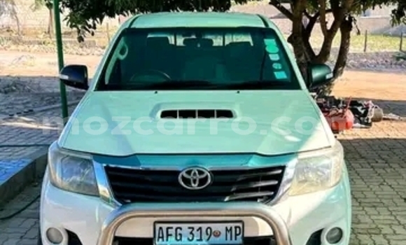 Nunua Ilio tumika Toyota Hilux Nyeupe Gari ndani ya Maputo nchini Maputo Nunua Ilio tumika Toyota Hilux Nyeupe Gari ndani ya Maputo nchini Maputo