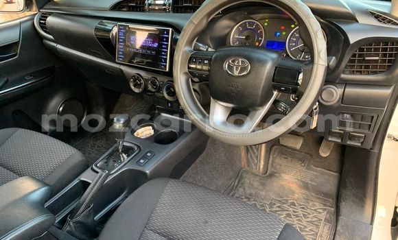 Comprar Usado Toyota Hiluxe Revo Branco Carro em Maputo em Maputo Comprar Usado Toyota Hiluxe Revo Branco Carro em Maputo em Maputo