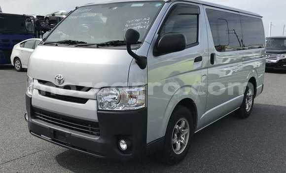 Comprar Usado Toyota Hiace Prata Carro em Maputo em Maputo
