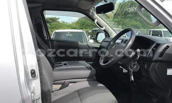 Nunua Ilio tumika Toyota Hiace Fedha Gari ndani ya Maputo nchini Maputo Nunua Ilio tumika Toyota Hiace Fedha Gari ndani ya Maputo nchini Maputo