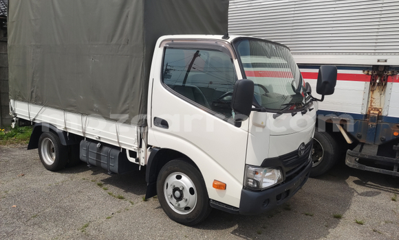 Nunua Ilio tumika Toyota Dyna Nyeupe Gari ndani ya Maputo nchini Maputo