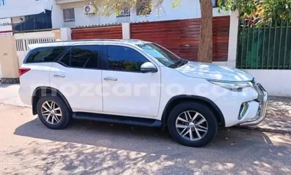 Comprar Usado Toyota Fortuner Branco Carro em Maputo em Maputo
