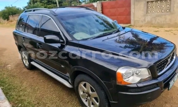Nunua Ilio tumika Volvo XC90 Nyeusi Gari ndani ya Maputo nchini Maputo