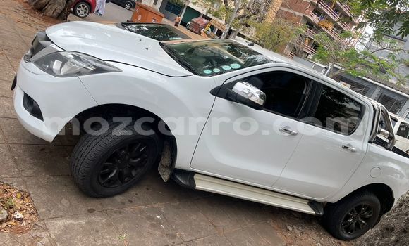 Comprar Usado Mazda BT-50 Branco Carro em Maputo em Maputo Comprar Usado Mazda BT-50 Branco Carro em Maputo em Maputo