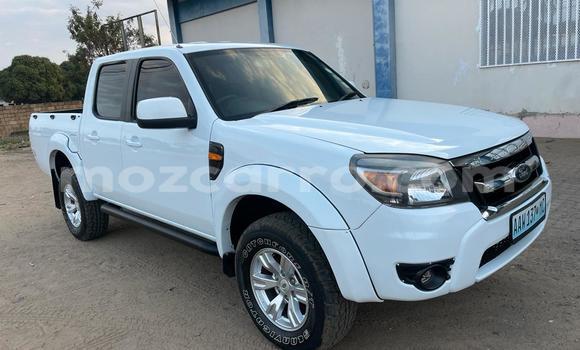 Comprar Usado FORD MUSTANG Branco Carro em Maputo em Maputo Comprar Usado FORD MUSTANG Branco Carro em Maputo em Maputo