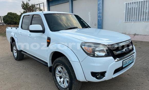 Comprar Usado FORD MUSTANG Branco Carro em Maputo em Maputo Comprar Usado FORD MUSTANG Branco Carro em Maputo em Maputo